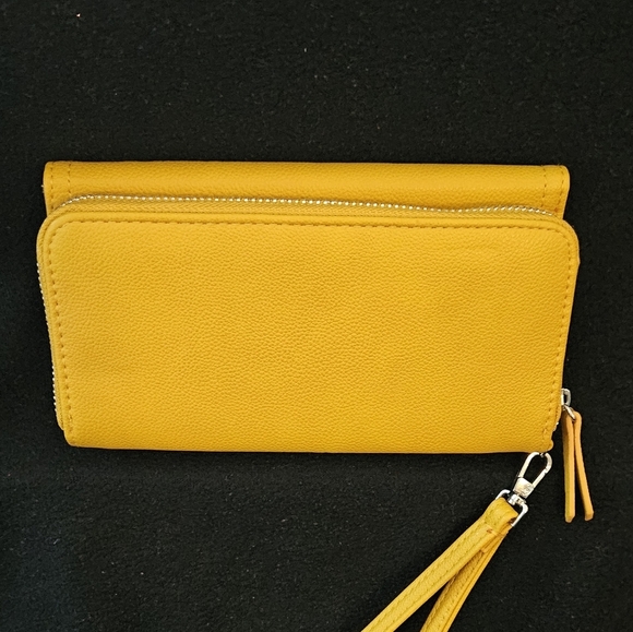 Jessica Simpson Gold Wristlet/Wallet - Picture 2 of 7